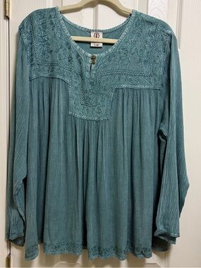 Gypsy Rose Teal hippie embroidered blouse 100% rayon L/XL